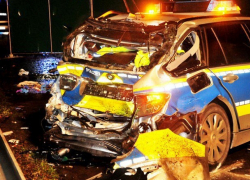 Украинец на фуре протаранил патрульный автомобиль в Германии, погибла полицейская