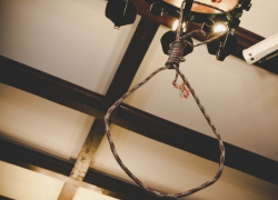 Повешенного 11-летнего мальчика обнаружили в доме его тети в Штефан-Водском районе