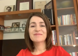 Санду попросила у граждан нищей Молдовы миллион леев