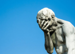 В Сынжерее 14-летний подросток изнасиловал друга после пьянки в парке