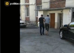 Украл телефон у друга, чтобы удивить подарком любимую