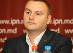 Ахремцев: уже штурмом посольство России возьмите, чего мелочиться-то?