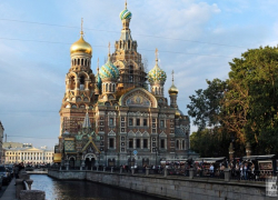 Подросток из Молдовы показал гениталии у Храма Спаса на Крови в Петербурге и загремел в полицию