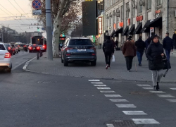 Бесплатная "парковка" у Главпочтамта в центре Кишинева - некоторым, оказывается, можно