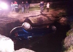 Смертельный инцидент под Теленештами: автомобиль с пятью парнями упал в яму с водой