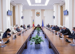 Мы не можем допустить, чтобы в этом году дороги не строились, - Кику 