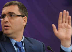 Усатый зажал обещанные деньги на филармонию и полицию