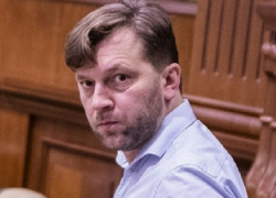 Алайба рассказал, как он борется с бюрократией