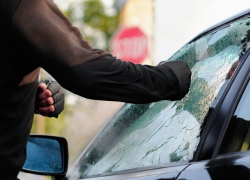 Мстительный сосед с молотком совершил автомобильный погром в Рыбнице