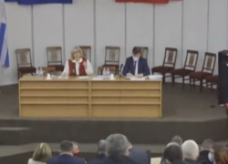 Страна, где больше нечем заняться - в госучреждениях только и скандалы, что из-за масок