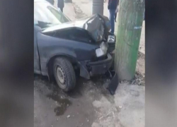 Хотел выехать с парковки, но угодил в столб - в столице в аварию попал пьяный водитель автомобиля Opel Vectra