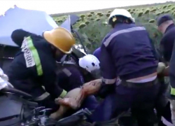 Извлечение погибших мужа с женой и спасение раненых из искореженных автомобилей в Кишиневе сняли на видео