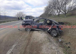 Под Страшенами водитель BMW разогнался до 169 км/час и врезался в машину полиции