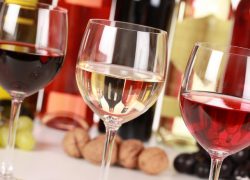 Румынские таможенники уничтожили 1 248 литров молдавского вина