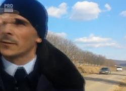 Кто кого: полицейский и водитель обвиняют друг друга в нападении 