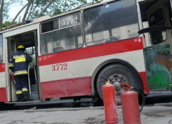 В центре Кишинева загорелся троллейбус с пассажирами