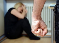 Жестоко расправился с собственной матерью 27-летний житель Стрэшен 