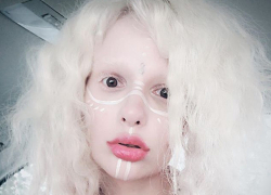 Девушка-альбинос из Одессы раскрыла тайну экстравагантной внешности в шоу "Холостяк"