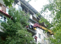 В Кишиневе на жилой дом упало дерево 