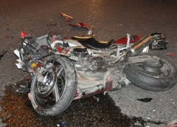 Байкер погиб при столкновении с грузовиком под Сороками