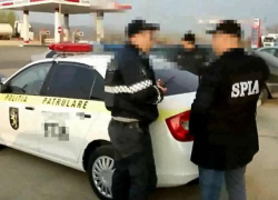 МВД задержало трех патрульных за получение взятки