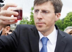 Киртоакэ ополчился на Кику, не успев посмотреться в зеркало