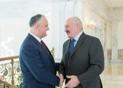 Додон поздравил Лукашенко и белорусский народ с Днем народного единства