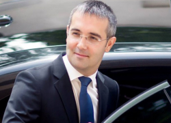 Сергей Сырбу тоже умеет делать больно, правда, только чужими руками