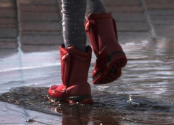 Пара наркоторговцев в Петербурге, один из которых молдаванин, прятали «вещества» в одежде малолетней дочери