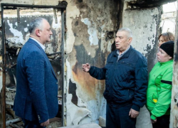 Додон оказал финансовую помощь семье погорельцев из Криулянского района