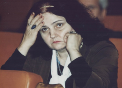 Бюст вместо мозга: бельцкая басня об Усатом и Леониде Лари