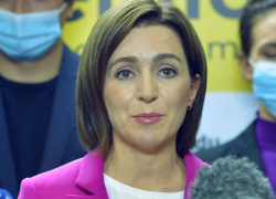 Госпожа президент обзаводится обслугой - личным поваром и официантом