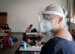 Министр ответил, когда поднимут зарплату учителям