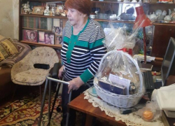 Клименко, Нестеровский и Вережану поздравили женщин-ветеранов с 8 марта