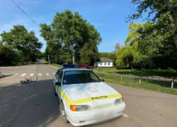 Пьяный велосипедист врезался в полицейскую машину