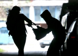 Изнасилования двух сопротивляющихся девушек попытался совершить несовершеннолетний парень