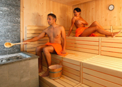 Скандал с распылением газа устроили мошенники в столичной сауне