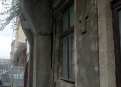 Вывод из отписки властей: за аварийное здание в центре Кишинева де-факто никто не отвечает