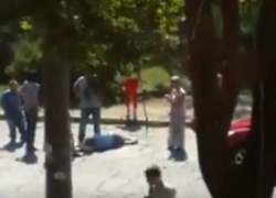 Сбитую красной иномаркой женщину в Кишиневе показали на видео