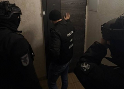 Обещали Румынию за 9000 евро - отвезли в карьер и угрожали ножом: задержаны организаторы схемы с непальцами 