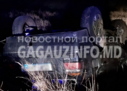Пьяный подросток в Гагаузии угнал машину, после чего перевернулся на ней