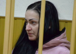 Родившая ребенка на балконе украинка нанесла ему 22 удара ножницами и задушила