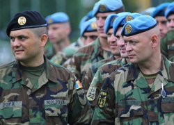 Офицеров армии "культурно просят" уйти в отставку, а на их место продвигают "своих" людей