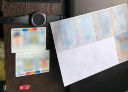 Изготавливали фальшивые румынские паспорта прямо в офисе - полиция провела громкое задержание