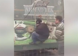 В Бельцах водитель троллейбуса избил "зайца", ехавшего на лестнице