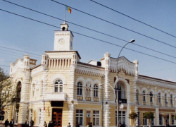 Глава управления примэрии, сотрудник Cadastru и двое работников частной компании задержаны после обысков