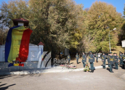 Восстановленный памятник на Комсомольском озере: что для Кишинева память, то для унионистов политика