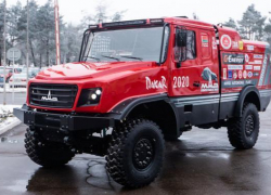 МАЗ представил первый капотный гоночный грузовик 