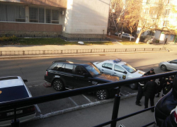 В центре Кишинева владелец Land Rover накинулся с ножом на охранника