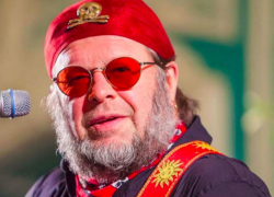 За «рашизм»: радикал напал на Бориса Гребенщикова на бесплатном концерте в Киеве